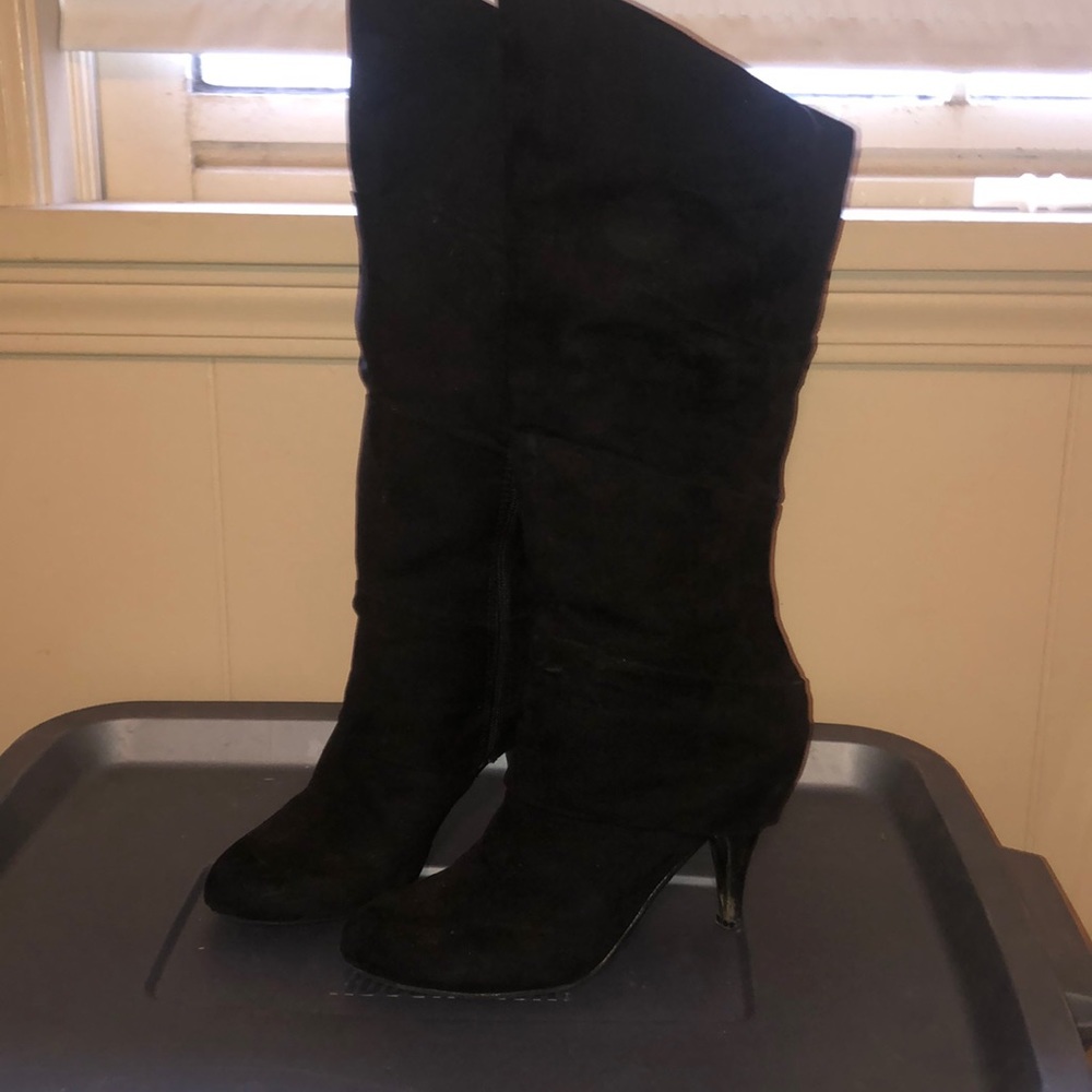 Black heel boots